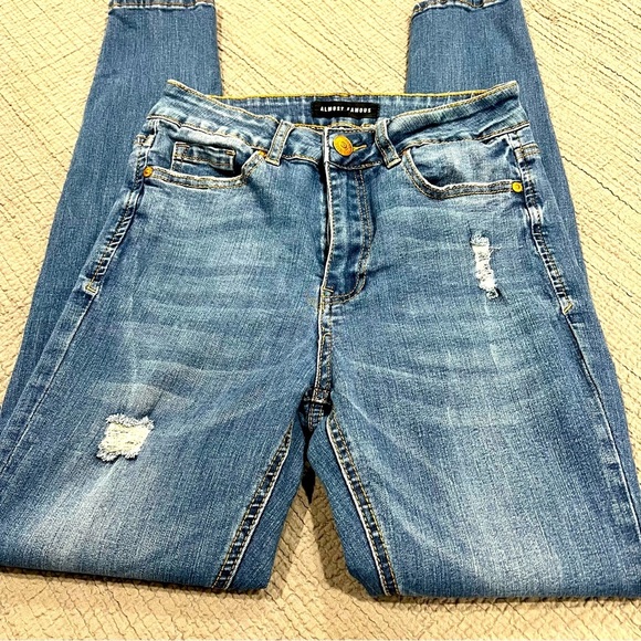 Juniors, Almost Famous denim, skinny jeans, slightly distressed - Picture 4 of 7